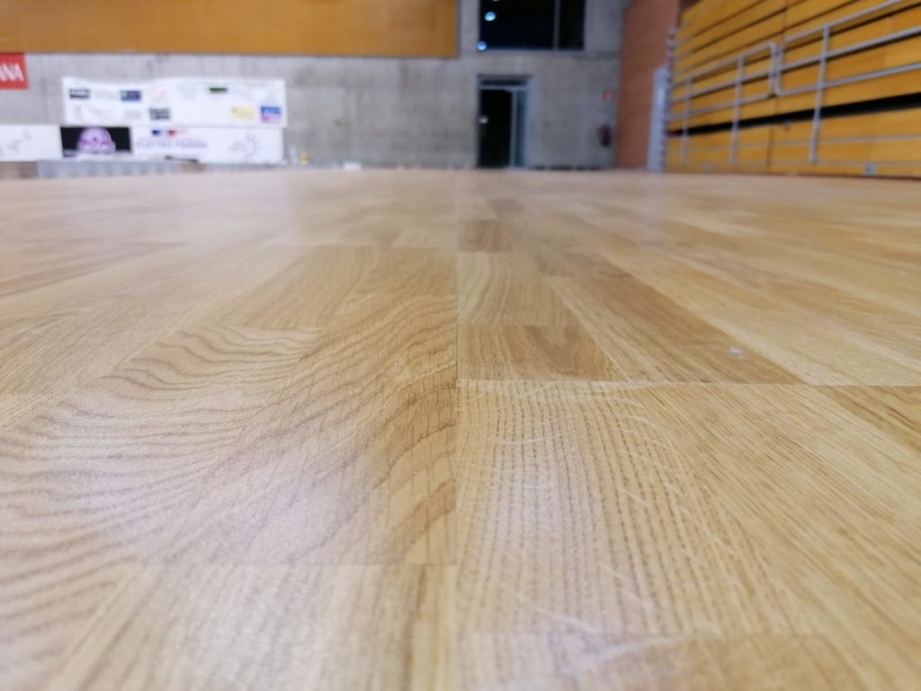 madera multicapa polideportivo René Marigil