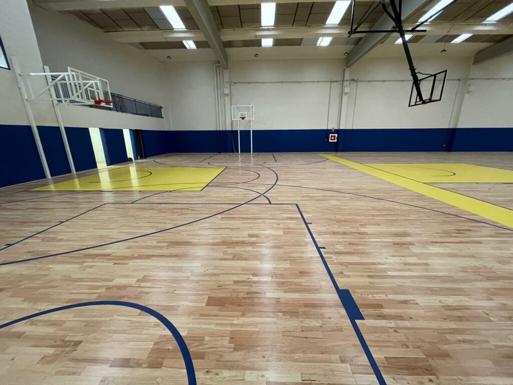 AIT Sport Center media pista baloncesto